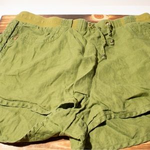 Green guess shorts